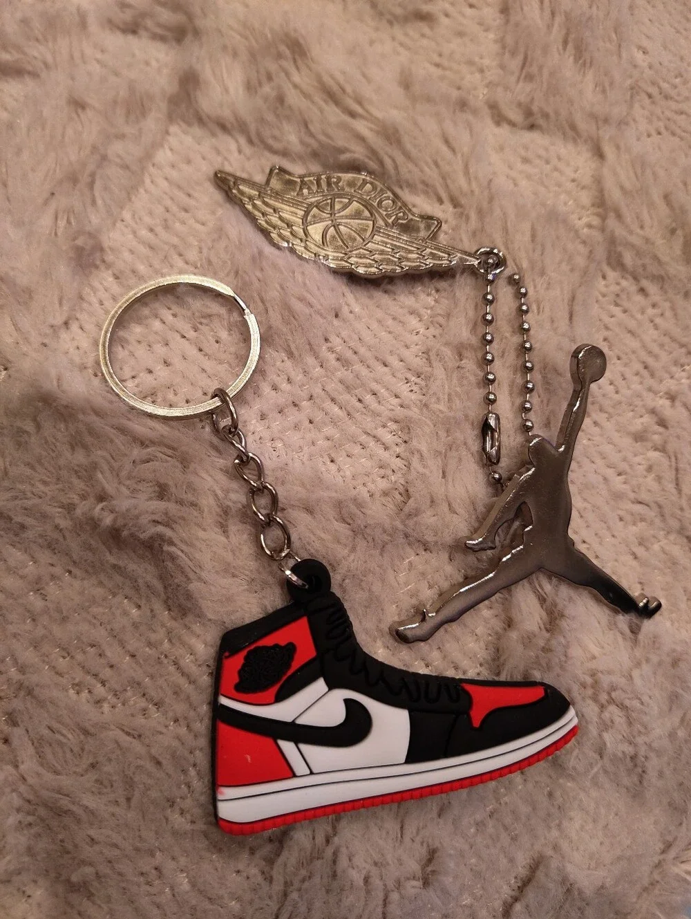 Two Keychains Air Jordan 1 and Air Door Key Chain Set Red Black Silver New